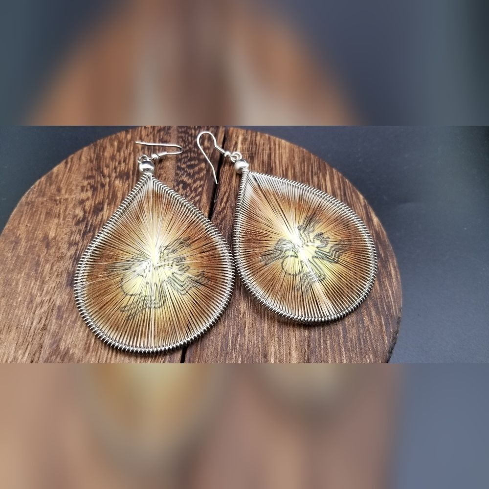 Shocking spider threaded teardrop earrings E0331